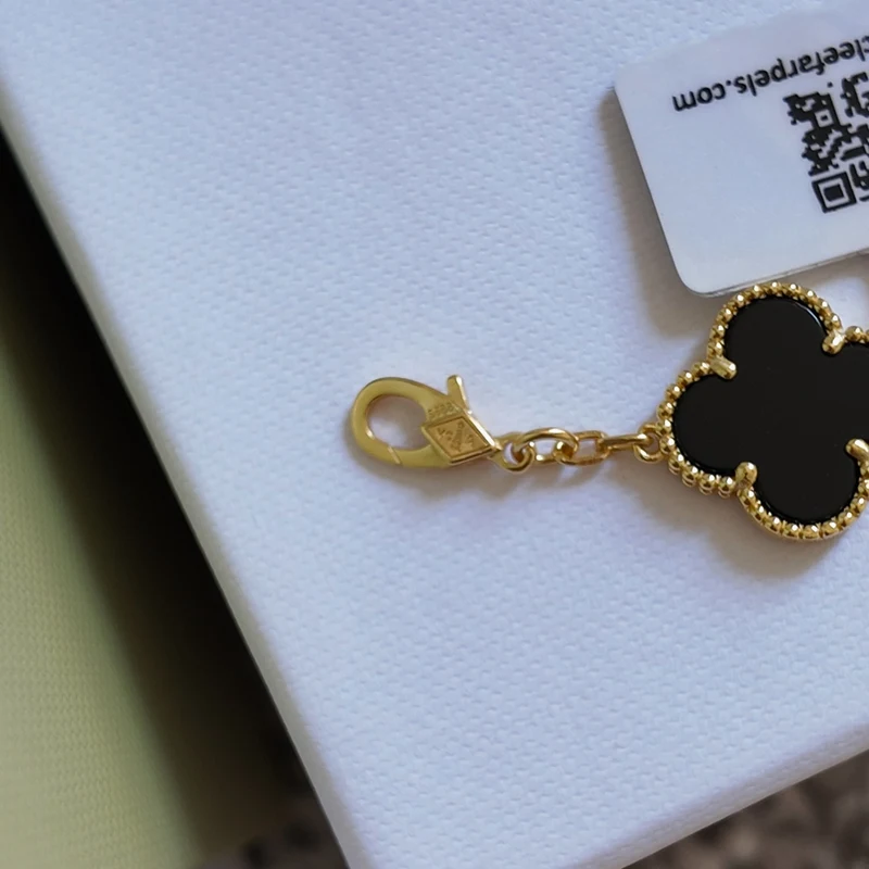 Pulsera Trébol Cinco Motivos Ónix Tono Oro Amarillo con Kit de Regalo