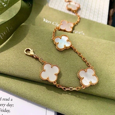 Pulsera Trébol Cinco Motivos Nácar Tono Oro Rosa con Kit de Regalo