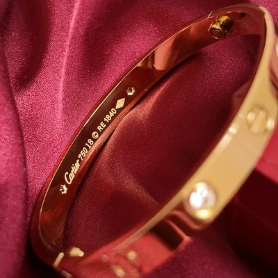 Brazalete de Tornillos con Piedras Tono Oro Amarillo