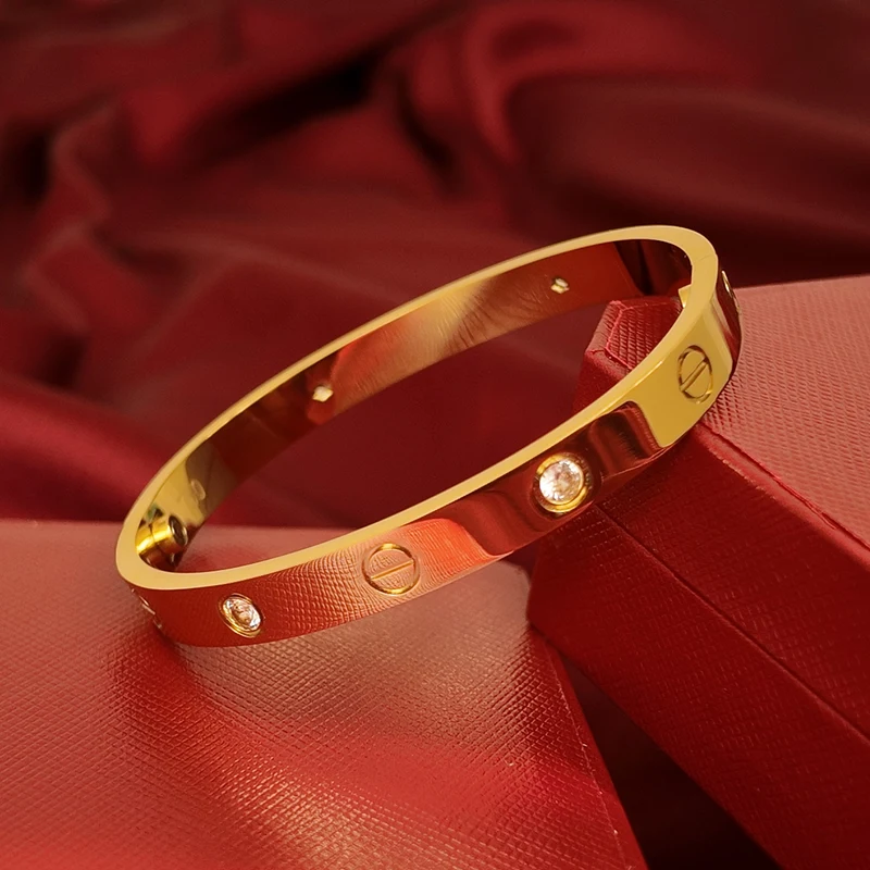 Brazalete Cartier Love en Oro Amarillo y Kit de Regalo