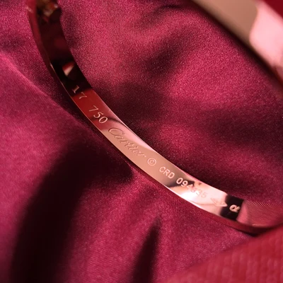 Brazalete de Tornillos Tono Oro Rosa con Kit de Regalo