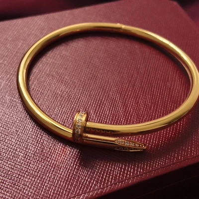 Brazalete Clavo con Piedras Tono Oro Amarillo con Kit de Regalo