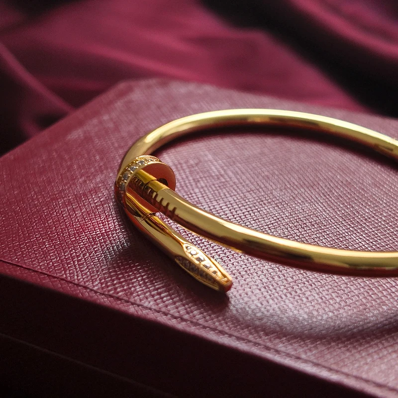 Brazalete Clavo con Piedras Tono Oro Amarillo con Kit de Regalo