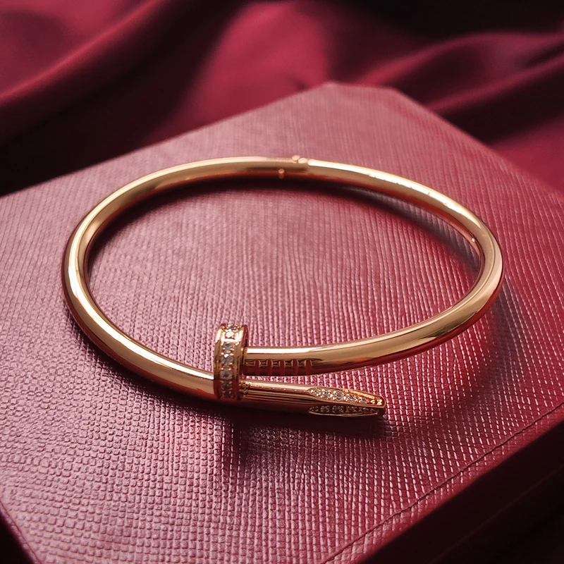 Brazalete Clavo con Piedras Tono Oro Rosa con Kit de Regalo