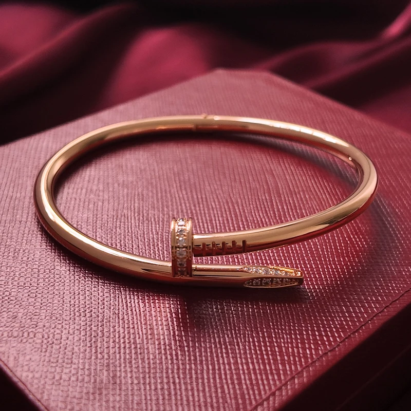 Brazalete Clavo con Piedras Tono Oro Rosa con Kit de Regalo