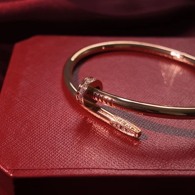 Brazalete Clavo con Piedras Tono Oro Rosa con Kit de Regalo