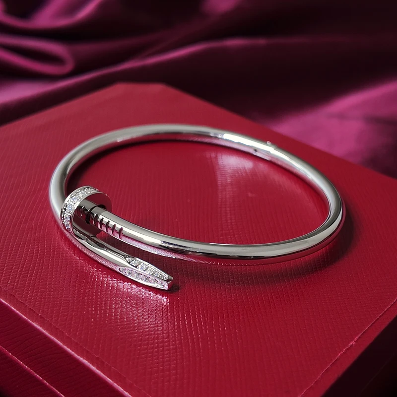 Brazalete Clavo con Piedras Tono Oro Blanco con Kit de Regalo