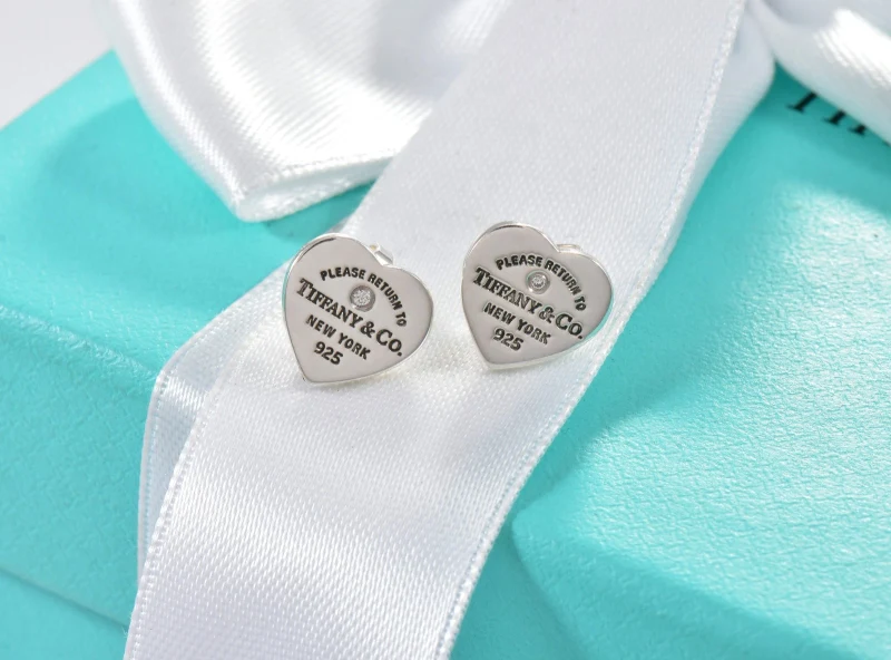 Aretes Broquel Corazón con Piedra en Plata 925