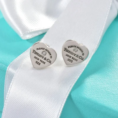 Aretes Broquel Corazón con Piedra en Plata 925