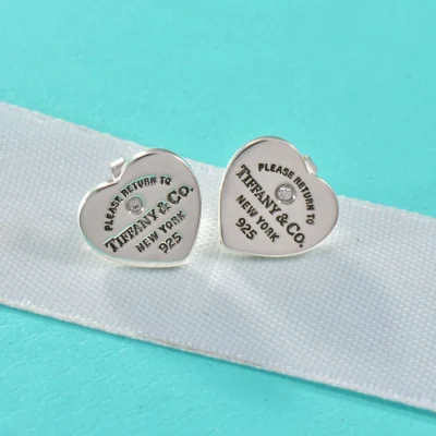 Aretes Broquel Corazón con Piedra en Plata 925