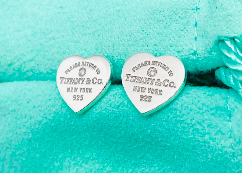 Aretes Broquel Corazón con Piedra en Plata 925
