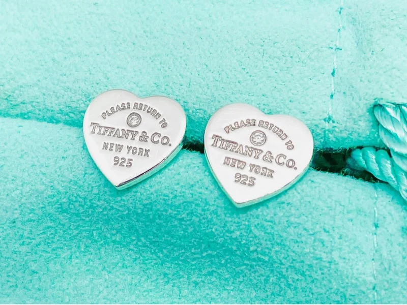 Aretes Broquel Corazón con Piedra en Plata 925