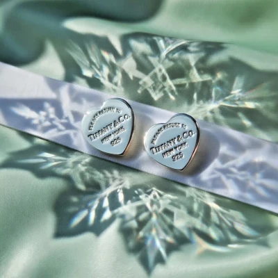 Aretes Broquel Corazón en Plata 925