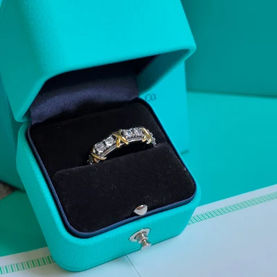Anillo Punto Cruzado con Piedras en Plata 925 y Tono Oro