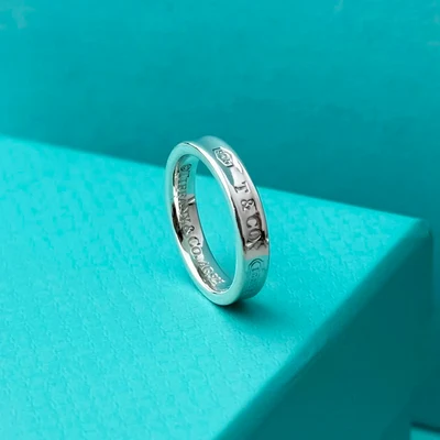 Anillo Banda Ancha Grabada en Plata 925