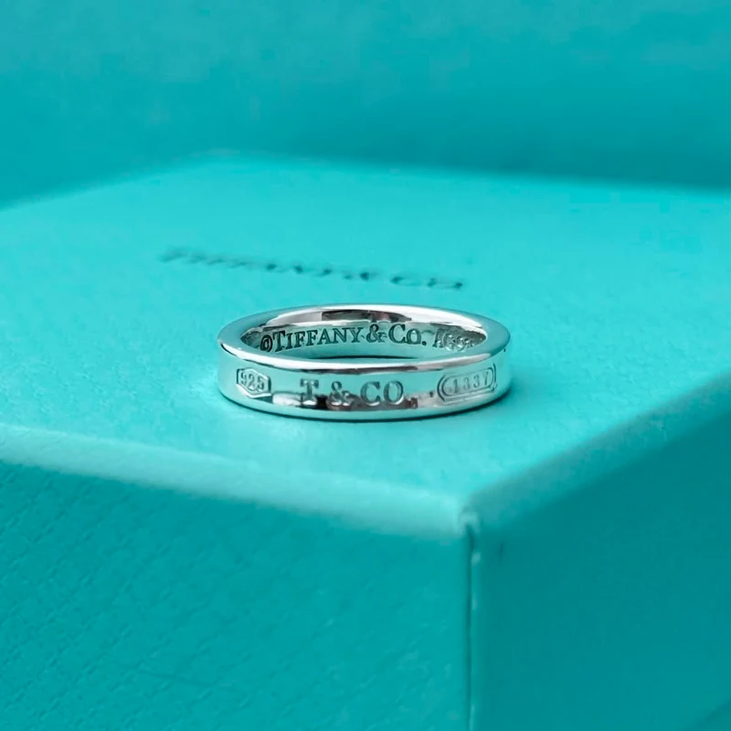 Anillo Banda Ancha Grabada en Plata 925