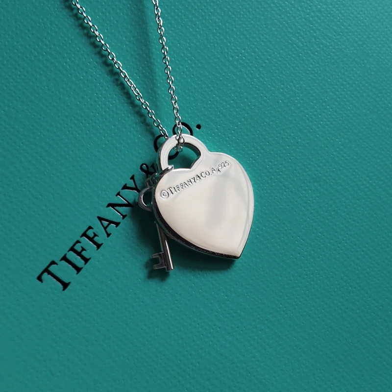 Collar Corazón con Llave Colgante y Piedra en Plata 925