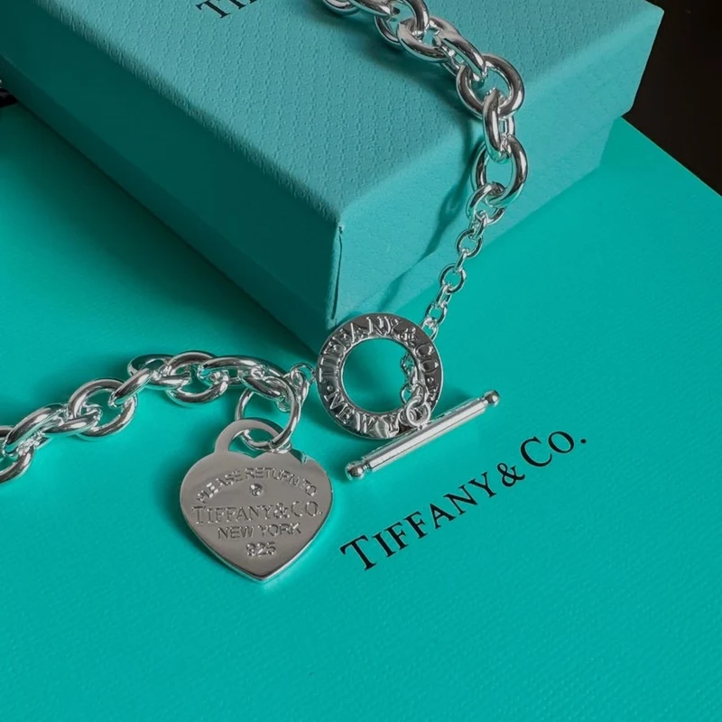Collar Return to Tiffany Cubana con Broche Toggle en Plata y Kit de Regalo
